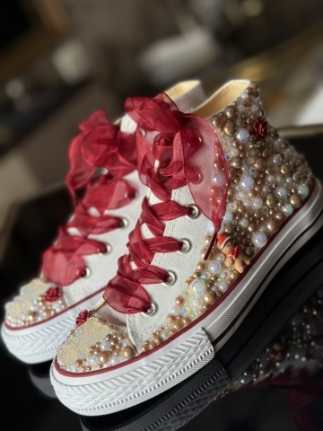 Tenisi eleganți fete cu perle aurii și fundă roșie Turtă Dulce - Handmade - Img 4