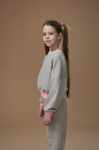Trening bumbac copii Light Mocha Mousse cu mâneci oversize și pantaloni culottes - Img 7