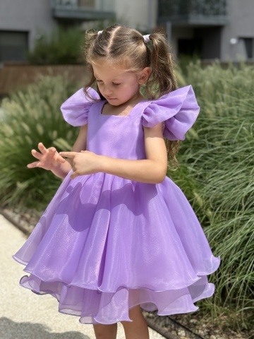 Rochie fete lila din organza cu volane și mâneci fluture
