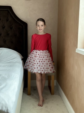 Rochie fete roșie cu tul alb și inimioare roșii brodate 3D – 8 Martie - Rochie elegantă tematică Love - Img 7