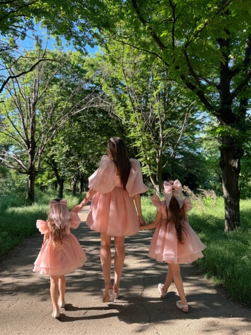 Rochie fete roz din organza cu volane și mâneci fluture, Pinky - Img 3