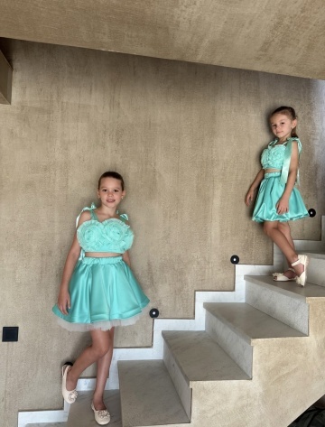 Set 2 piese elegant fete – fustă gogoșar & top ajustabil cu flori mentă pentru ocazii, Amira - Img 2