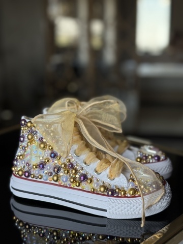 Tenisi eleganți fete cu perle aurii și fundă din organza Goldie - Handmade - Img 1