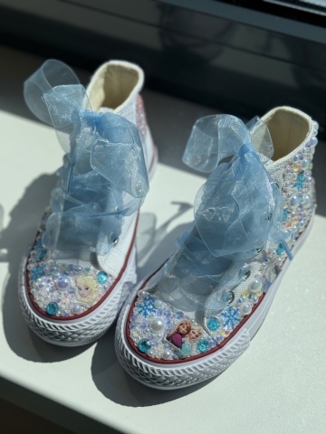 Teniși fete Elsa & Anna Frozen, perle albe și baby blue, fundă organza – Handmade - Img 7