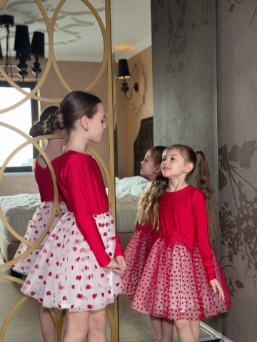 Rochie fete roșie cu tiul și inimioare brodate 3D - 8 Martie – rochie elegantă tematică Love - Img 6