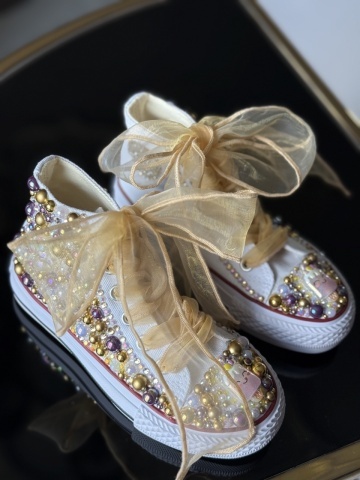 Tenisi eleganți fete cu perle aurii și fundă din organza Goldie - Handmade - Img 2