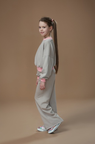 Trening bumbac copii Light Mocha Mousse cu mâneci oversize și pantaloni culottes - Img 6