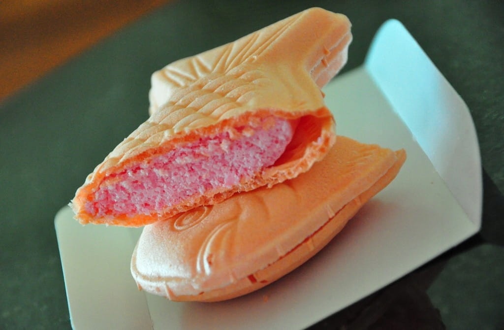 Meito Puku Puku Tai Fish Shaped Monaka Strawberry 16.5g
