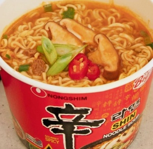 Shin Noodle Soup Big Bowl × KPop Demon Hunters 114g (Limited Edition) - Img 3