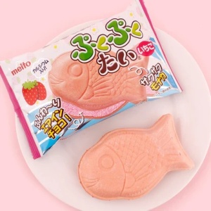 Meito Puku Puku Tai Fish Shaped Monaka Strawberry 16.5g