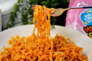 Paldo Volcano Carbonara Noodles 130g - Img 2
