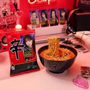 Shin Ramyun 120g × AESPA Edition - Img 2