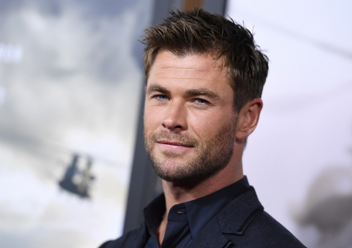 Chris Hemsworth vedeta de la Hollywood s-a apucat de apicultura