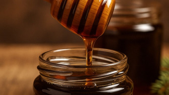 Stiati ca... singura miere pe care o pot consuma si cei alergici la produsele apicole este mierea de mana?