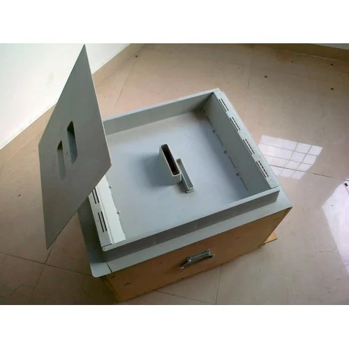 Podisor cu hranitor din plastic pentru 10 rame cu capac inclus