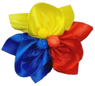 Aranjament tricolor tip floare cu petale si 3 bobite - 60mm