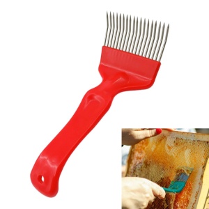 Dinți curbați din inox ai furculiței de descăpăcit, evidențiind calitatea materialului și precizia pentru apicultură.
