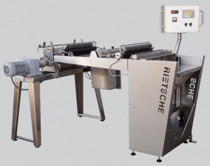 Masina semiautomata de produs foite de ceara la rece laminate 480 60-100 kg / ora cu valturi 480 x 85mm