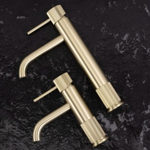 Baterie baie Lungo Stripe Brush Gold Low – baterie joasă pentru lavoar cu finisaj auriu periat | disponibilă pe Deppo - Img 3