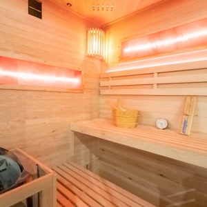 Sauna finlandeza cu temperatura inalta si soba Harvia 6kW pentru 4-5 persoane Lark 150 x 150 cm - Img 8