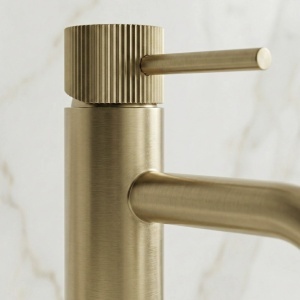 Baterie baie Lungo Stripe Brush Gold – baterie înaltă pentru lavoar cu finisaj auriu periat | disponibilă pe Deppo - Img 2