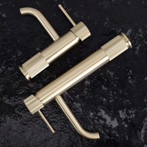 Baterie baie Lungo Stripe Brush Gold – baterie înaltă pentru lavoar cu finisaj auriu periat | disponibilă pe Deppo - Img 5