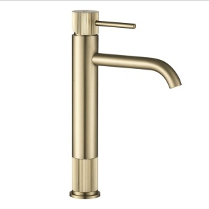 Baterie baie Lungo Stripe Brush Gold – baterie înaltă pentru lavoar cu finisaj auriu periat | disponibilă pe Deppo