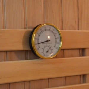 Saună finlandeză tradițională pentru 2 persoane cu sobă HARVIA 3.5 kW, LED și accesorii – cabină wellness premium | Deppo - Img 2