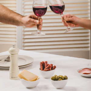 Setul de boluri Salsa, utilizat pentru servirea gustarilor intr-un cadru plin de eleganta