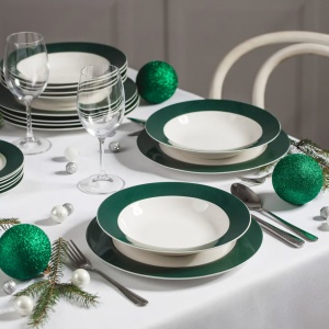 Aranjament de masa realizat cu ajutorul pieselor Aura Green, ce incanta prin designul elegant