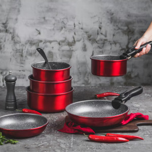 Diversitate de articole Jasper, printre care set tigai cu maner detasabil si cratite din aluminiu