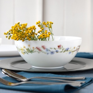Prezentarea unui bol sticla opal Bloom, ce incanta prin modelul floral delicat si culorile subtile