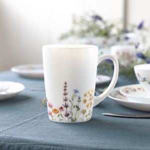 Cadru elegant ce prezinta o cana sticla opal Bloom, ce poate fi curatata in masina de spalat vase