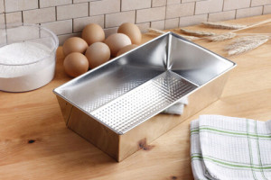 Prezentarea practicei tavi copt Silver, care valorifica functionalitatea si designul minimalist