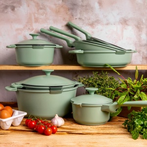 Articole din colectia Fern, ce impresioneaza prin formele ergonomice si nuantele naturale