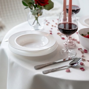 Cutit si lingura Bubble, fabricate din otel inoxidabil si prezentate intr-un cadru elegant