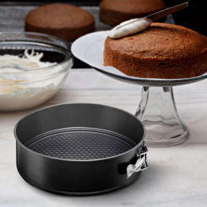 Blaturi realizate cu ajutorul acestei forme tort Lukrecja, care beneficiaza de invelis Ilag Non-Stick Basic