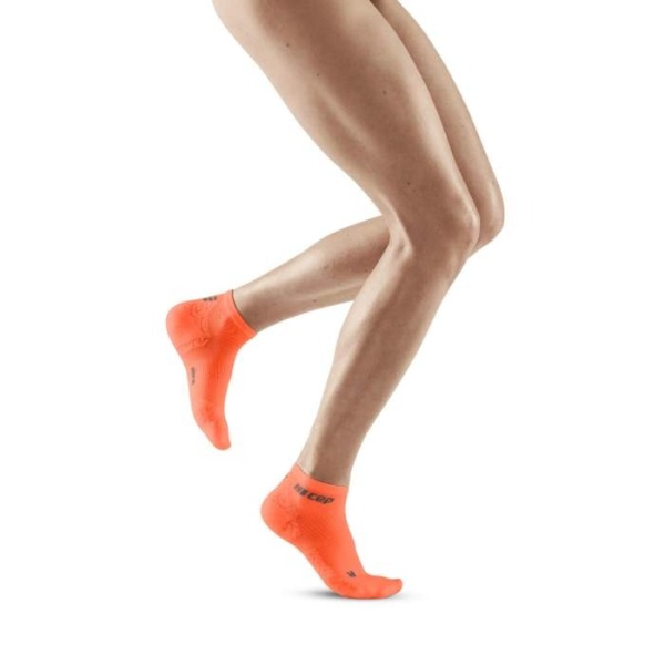 CEP - sosete compresie scurte - The Run Socks Low Cut v3 - Coral