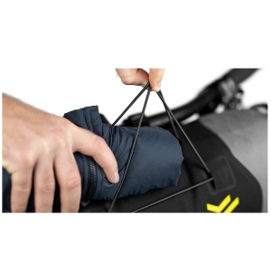 Apidura - geanta bicicleta cu prindere pe ghidon, Backcountry 2.0 Handlebar Pack 11 litri - gri negru galben - Img 7