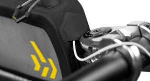 Apidura - geanta mica cadru bicicleta Backcountry 2.0 Top Tube Pack 1 litru - negru gri - Img 5