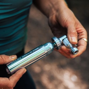 Lezyne - mini pompa CO2 bicicleta Alloy drive (cartus 16g CO2 inclus) - negru lucios - Img 10