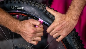 Muc-Off - set doua leviere reparatii bicicleta Rim Stix Tyre Levers - Negru Verde Roz - Img 8