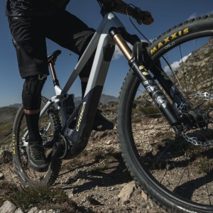 Orbea WILD H10 - bicicleta electrica e-MTB Trail full suspension 29" - maro cu componente custom Fox Kashima - Img 8