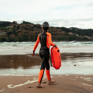 Orca - costum neopren ape deschise pentru copii vizibilitate sporita OpenWater Vitalis Hi Vis Squad junior wetsuit - black orange - Img 7