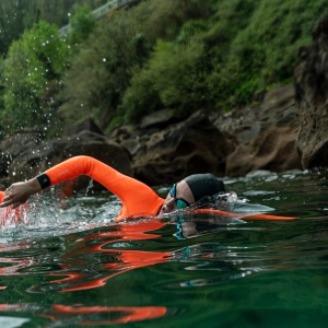 Orca - costum neopren ape deschise pentru femei vizibilitate sporita W Vitalis OpenWater HI VIS wetsuit - negru portocaliu - Img 9