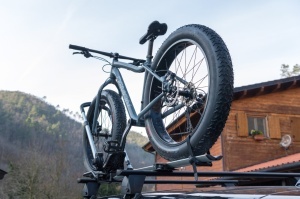 Suport bicicleta Menabo Chrono cu prindere pe bare transversale - Img 17