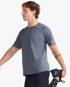 2XU - tricou tehnic pentru barbati Light Speed Tee - gri inchis turbulence argintiu reflectorizant - Img 8