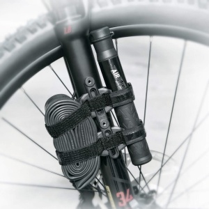 Adaptor suport bidon SKS Cage Shifter Plus - Black - Img 3