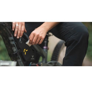 Apidura - geanta cadru bicicleta Backcountry 2.0 Frame Pack 1 litru - negru gri - Img 9