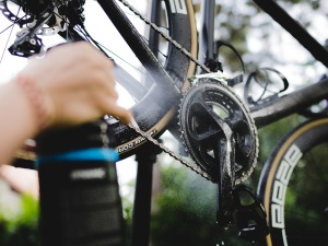 Dynamic Bike Care - Spray bio curatare transmisie bicicleta, cu pulverizator (Bio) Drivetrain Detox Cleaner - sticla 1 litru - Img 2